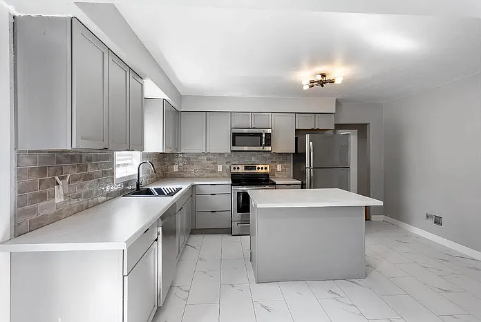 1101 W Wisconsin Ave — Photo 9