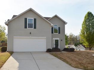2 Oxbow Ct, Simpsonville, SC 29680