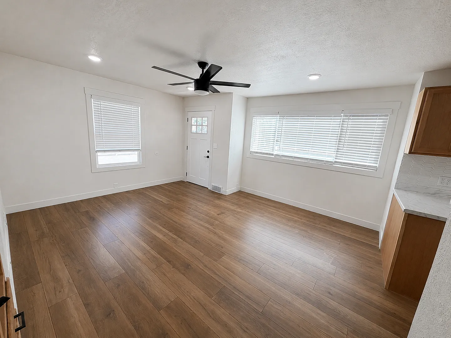 Cute 4 bedroom home in Price! — Photo 3