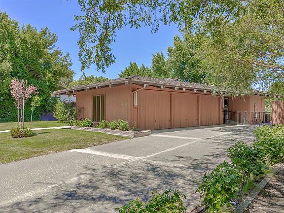 5th image of 44222 Greenview Dr