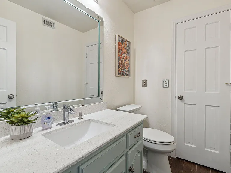 1428 Chatsworth Ln — Photo 19