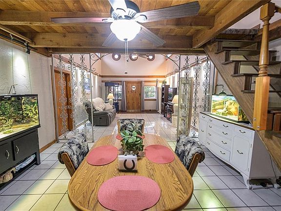 4th image of 28414 Parkwood Dr