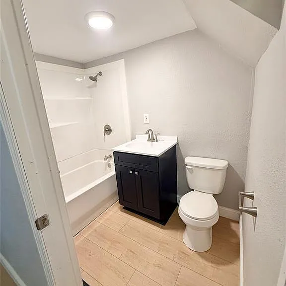 118 W 7th St — Photo 10