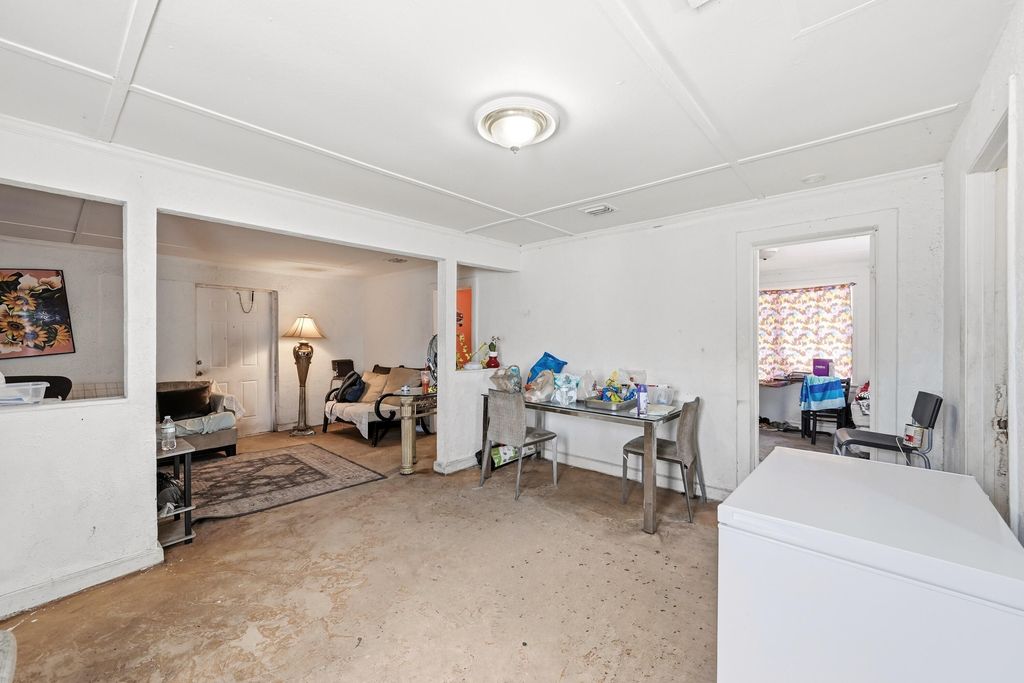 700 SW 8th Street, photo 8