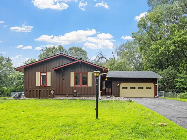 1109 Welcome Cir, Golden Valley, MN 55422