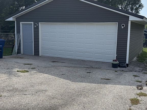 3rd image of 2406 E 40th St
