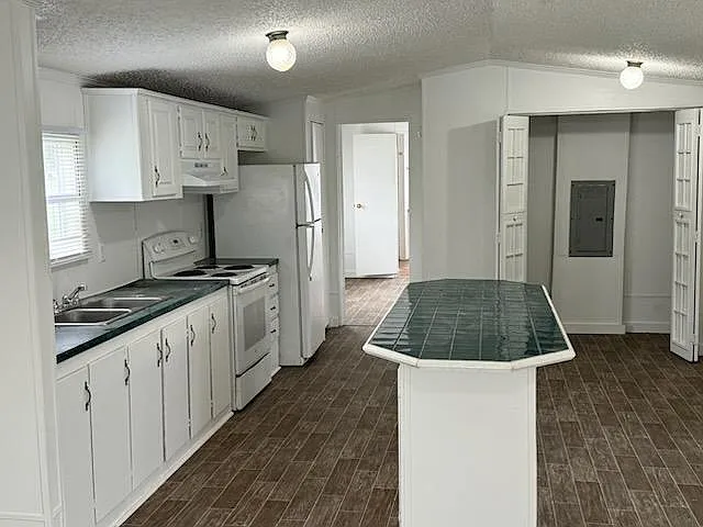 818 Limestone Ct — Photo 4