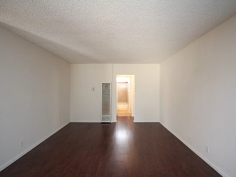 3010 Montrose Ave #28 — Photo 13