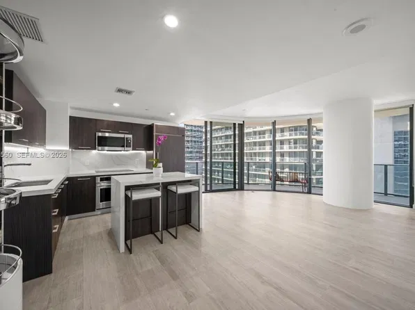 45 SW 9th St APT 2501, Miami, FL 33130