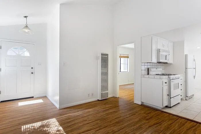 539 Venice Way — Photo 3
