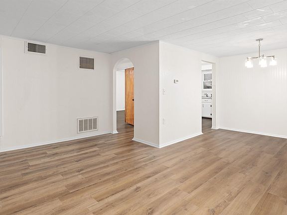 5th image of 1844 S Beacon Ave
