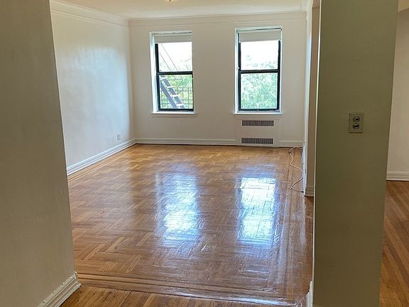 4th image of 8615 Elmhurst Ave APT 5E
