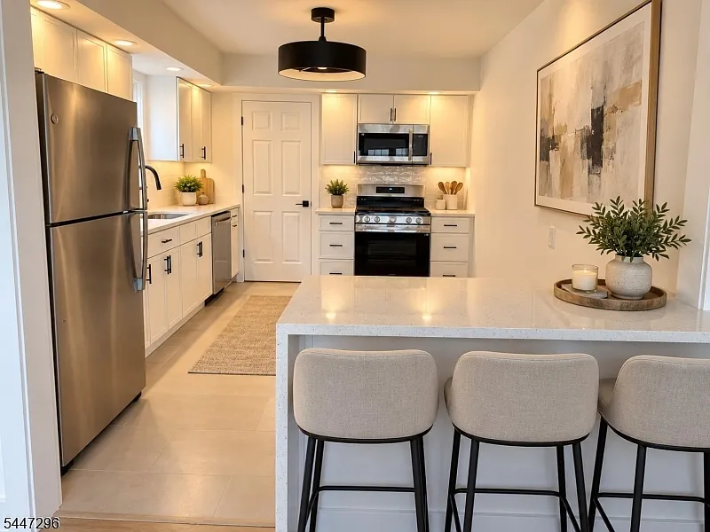 3 bed, 1.0 bath, 1200 sqft, $3,000 — Photo 3