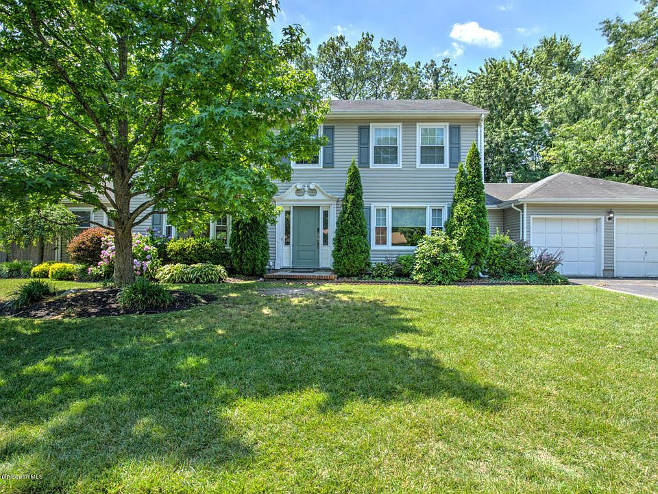 1st image of 152 Colonial Dr