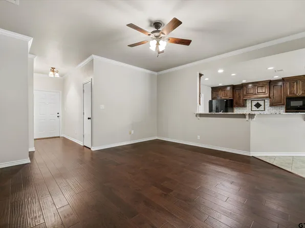 421 W Cumberland Rd APT 1404, Tyler, TX 75703