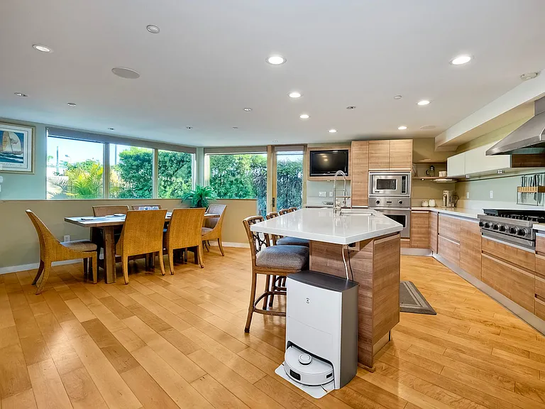 1052 Anchorage Ln — Photo 9