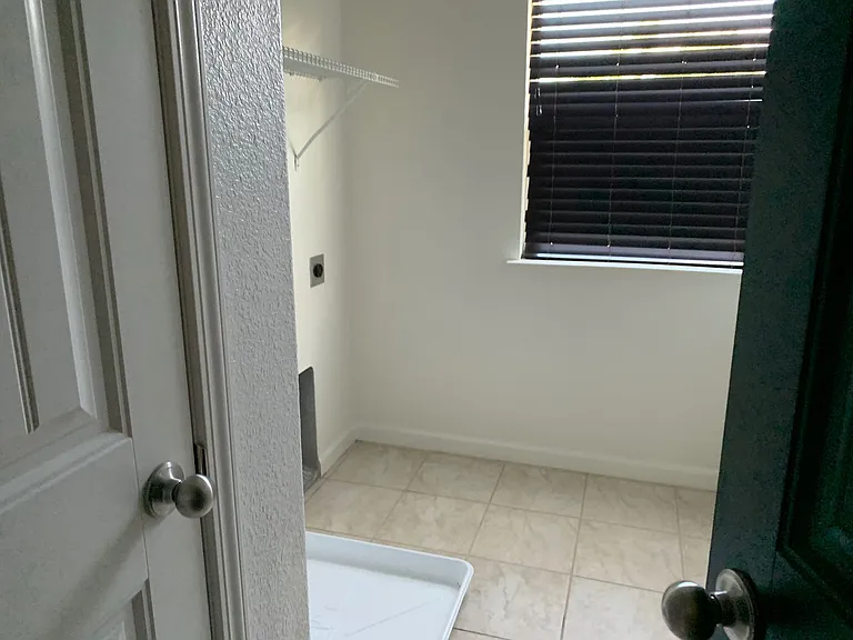 492 Tilden Cir — Photo 18