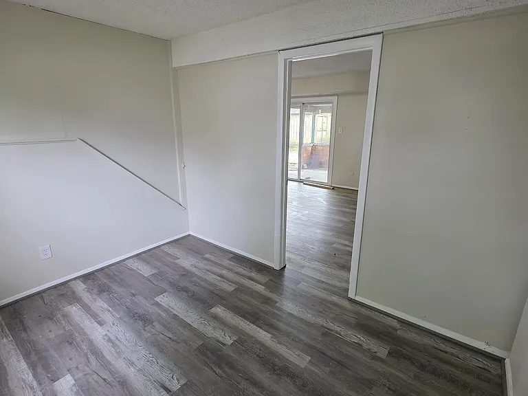 115 Village Dr — Photo 4