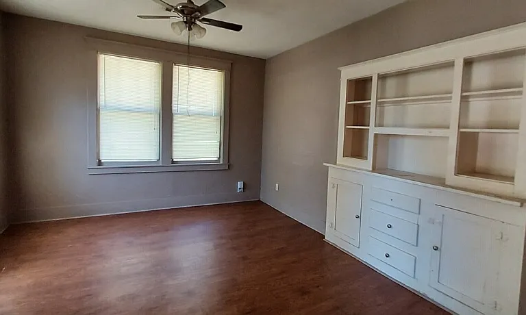 300 Rose Ln — Photo 14