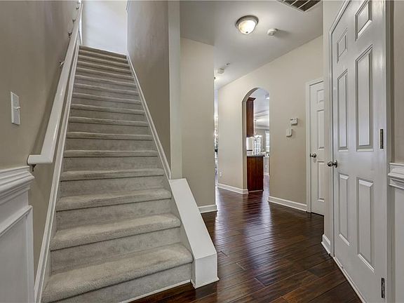 3rd image of 730 Surrey Park Pl SE