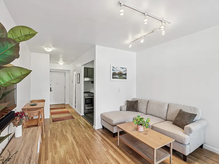 186 W 80th St #7F — Photo 2