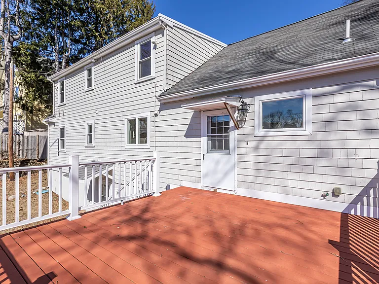 270 Cross St — Photo 28