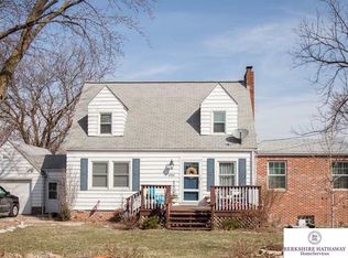 8430 Keystone Dr, Omaha, NE 68134