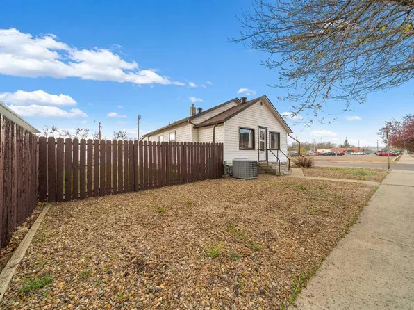 801 B NW 2nd St SE, Medicine Hat, AB T1A 0E7