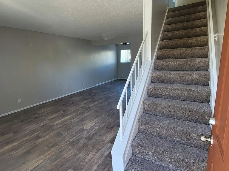 Harvard Court Townhomes — Photo 2