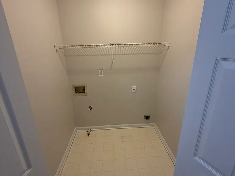 3929 Riverstone Dr — Photo 2