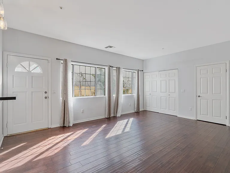 3911 Prospect Ave — Photo 24
