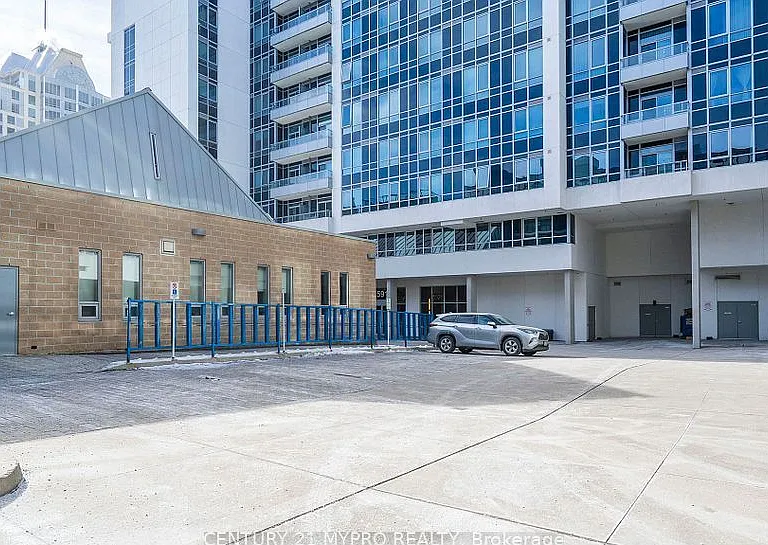 591 Sheppard Ave E #1027 — Photo 24