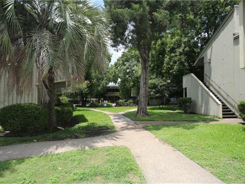 1st image of 5625 Antoine Dr #206
