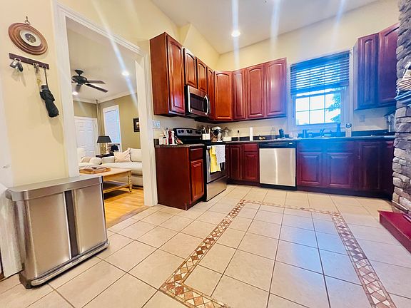 5th image of 47 Ridgedale Ave APT 3