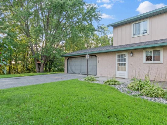 1707 S Oak Knoll Dr NE, Alexandria, MN 56308