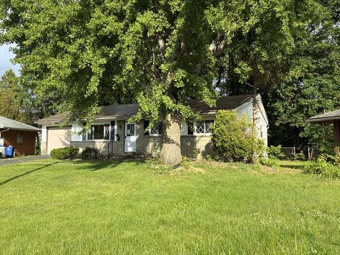 2nd image of 3123 Kentwood Pl