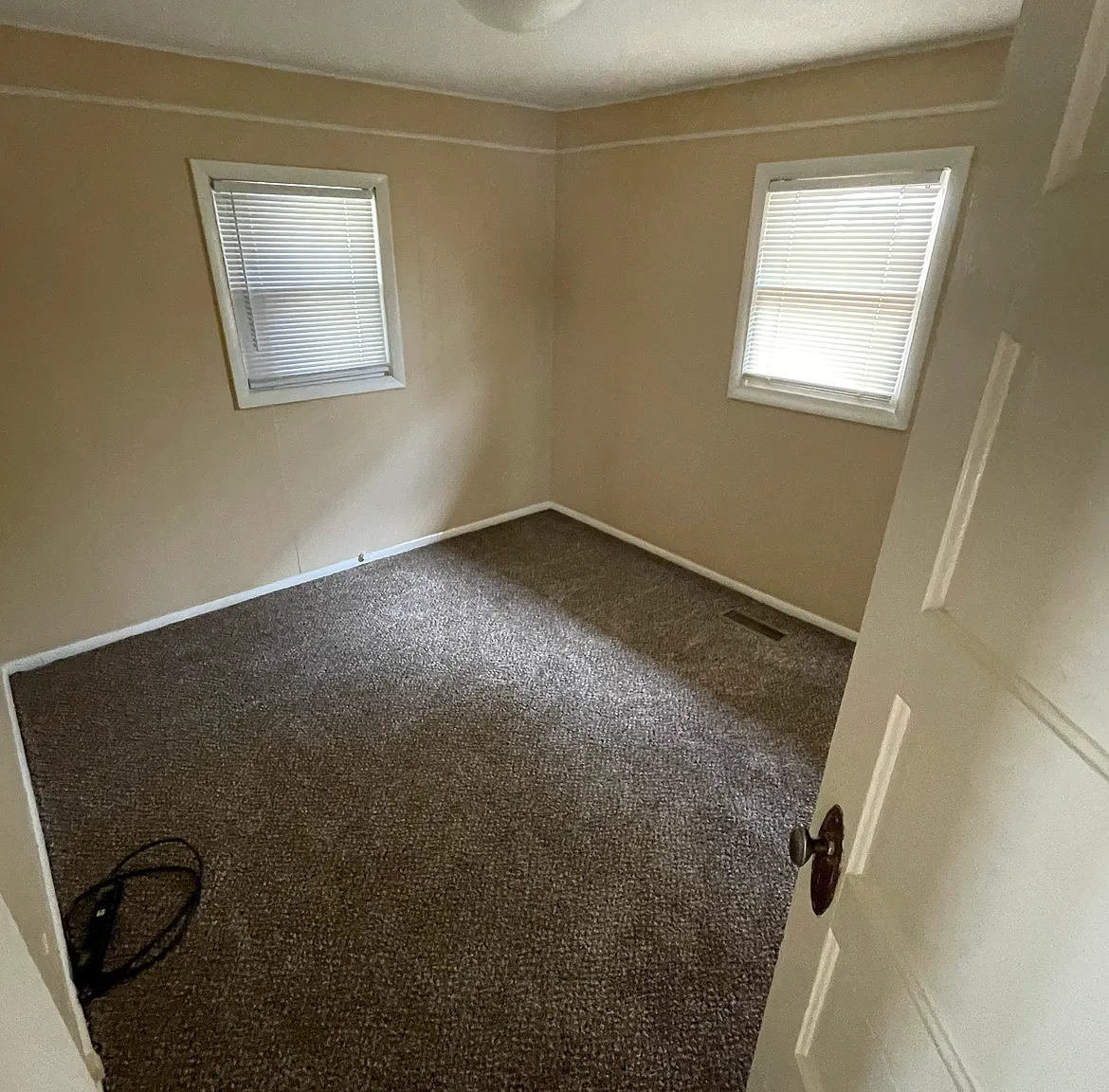 1 bed, 1500 sqft, $1,100 — Photo 3