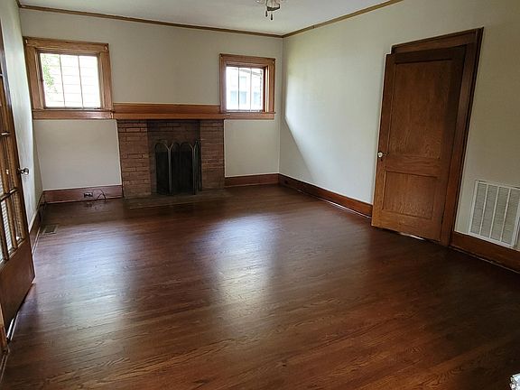 3rd image of 2563 Parkview Ave