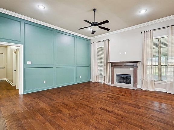 4th image of 301 Old Place Ln