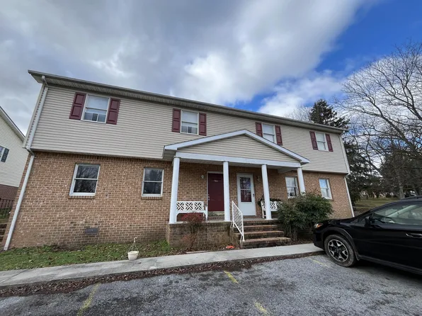 704 Thomas Ln, Martinsburg, WV 25401