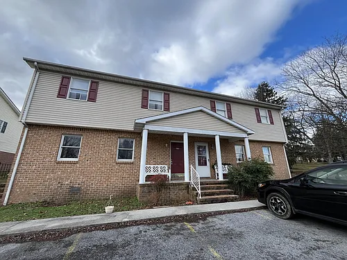 704 Thomas Ln Photo 1