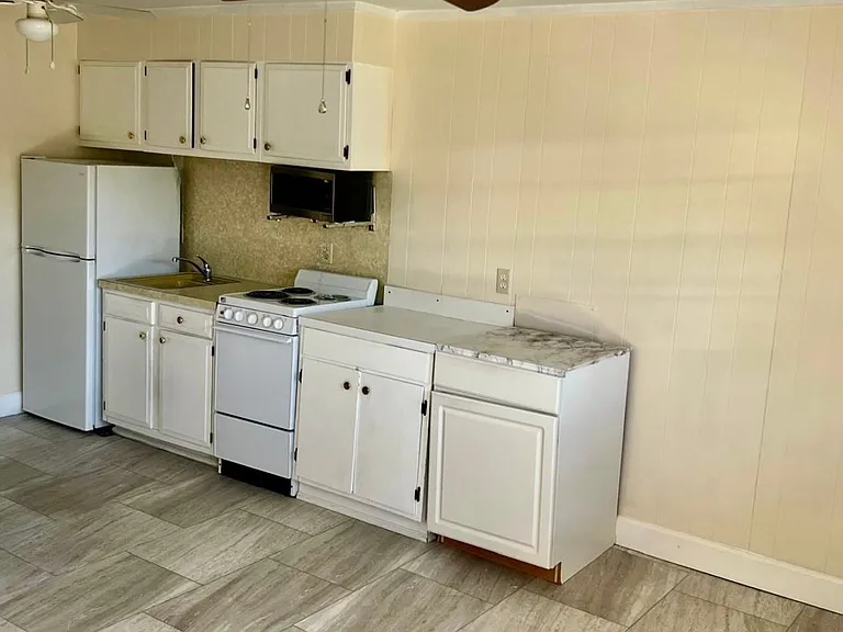 818 Bay St #5 — Photo 6