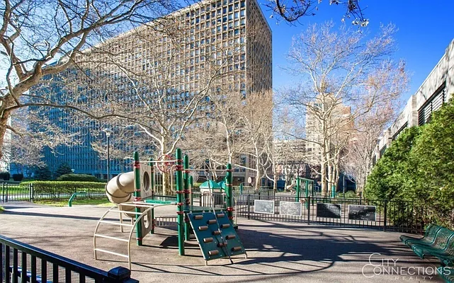 Rented by City Connections Realty | media 27