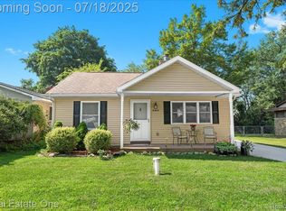 8464 Carols Dr, Brighton, MI