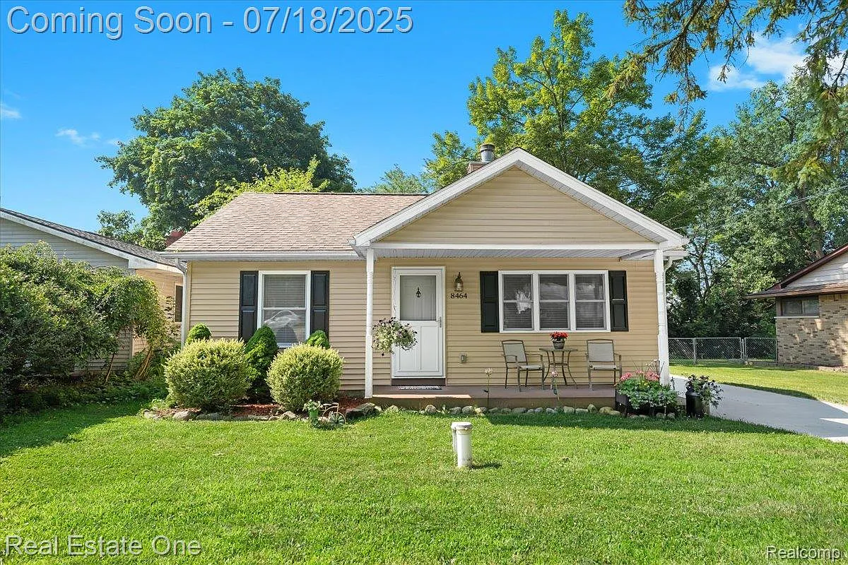 8464 Carols Dr photo 1