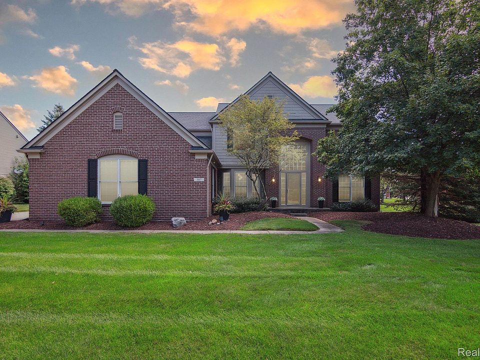 1st image of 387 Torrington Dr W