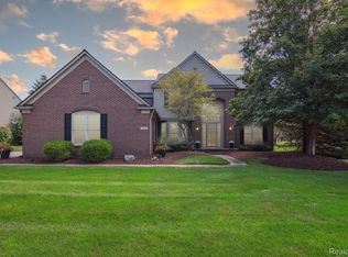 387 Torrington Dr W, Canton, MI