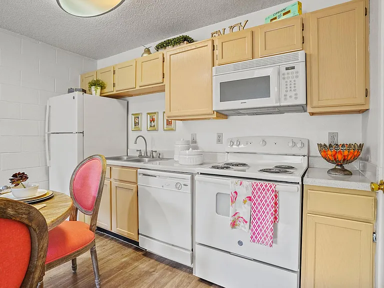 Phoenix Apts. — Photo 5
