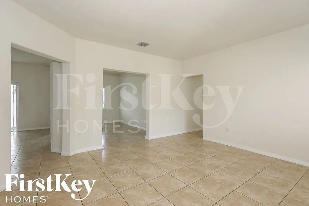 3 bed, 2.0 bath, 1762 sqft, $2,685 — Photo 3