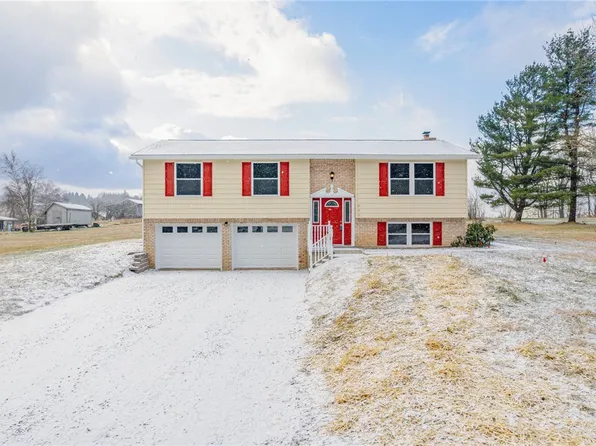 899 Rich Hill Rd, Connellsville, PA 15425
